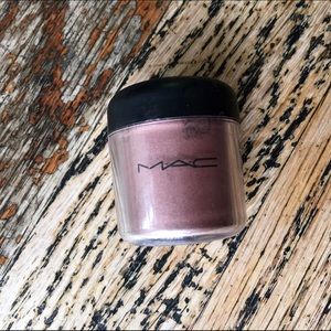 MAC Pigment in Gold Stroke (LE)