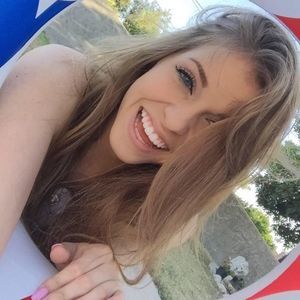 Meet your Posher, Cassandra