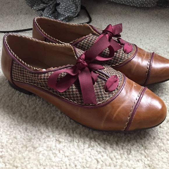 Oxfords - Picture 2 of 2