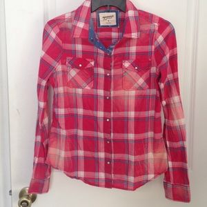 Lightweight plaid shirt