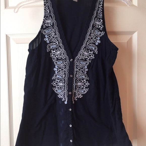 Sold on Facebook ‼️ Converse embroidered top