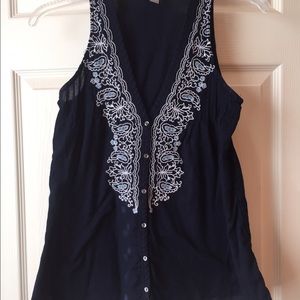 Sold on Facebook ‼️ Converse embroidered top