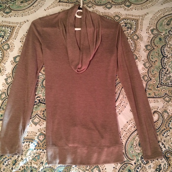 Scoop neck thin sweater