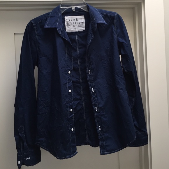 Frank & Eileen 100% cotton navy button up.