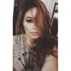 Meet your Posher, Ana abril