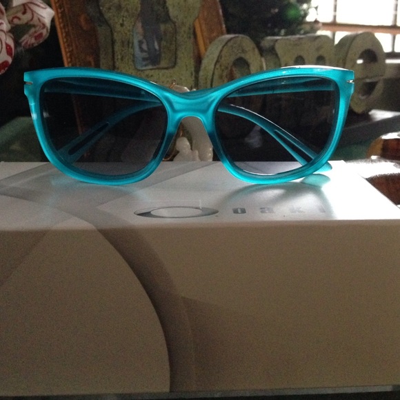NEW OAKLEY 👓