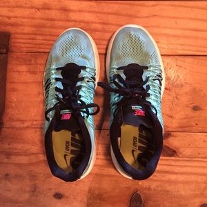 Great Nike tennis shoes- size 7.5