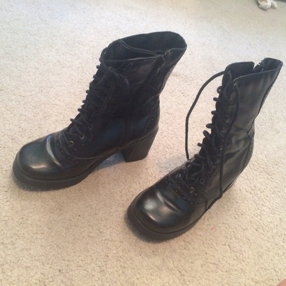 Combat boots