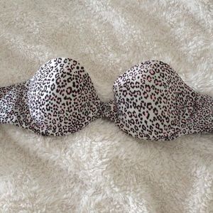 34 A Victoria's Secret strapless bra