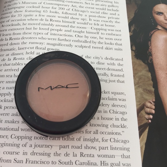 MAC soft brown Matte eyeshadow