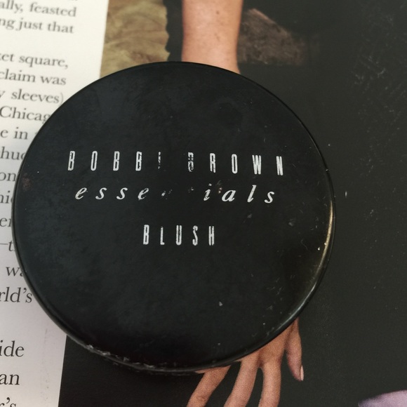 Bobbi Brown Blush almond 4