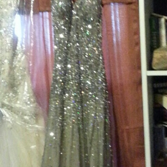 Prom dress - Picture 2 of 8