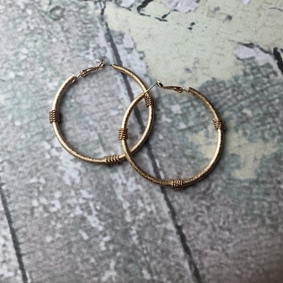 Gold hoops - Picture 1 of 2