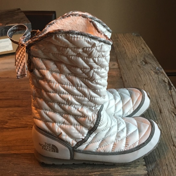 North face boots new Women  thermos all roll-down