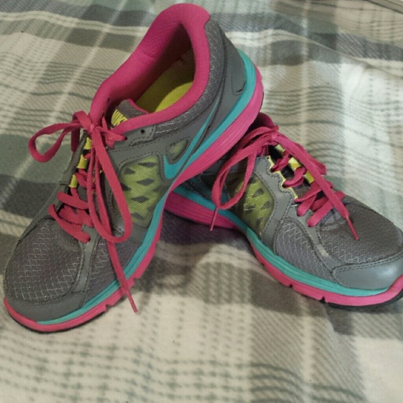 Nike Dual Fusion Run Sneakers Size 7.5 WOMANS