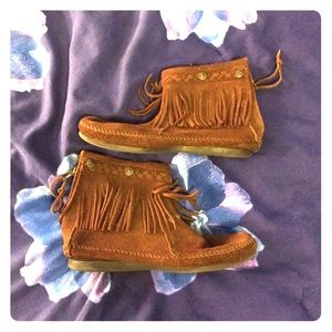 Minnetonka Booties size 8