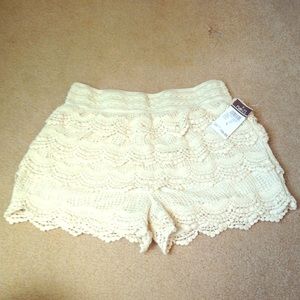Rue21 cream lace shorts