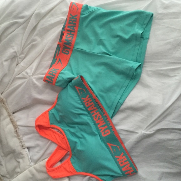 Gym shark sports bra compression short set