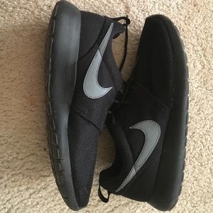 Black Roshe