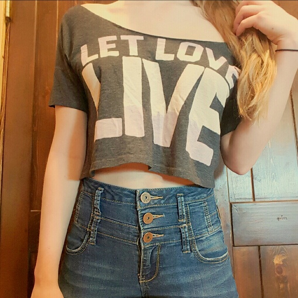 Let Love Live crop top tee