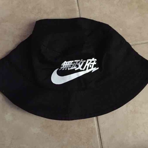 bucket hat