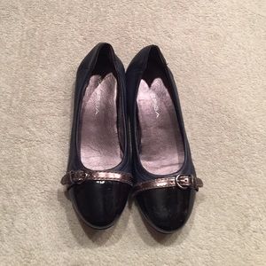 Navy blue and black Via Spiga flats