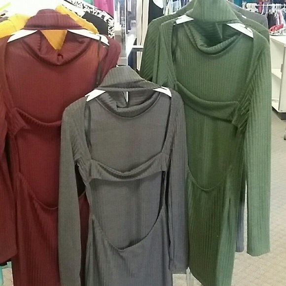 Dresses - Picture 4 of 4