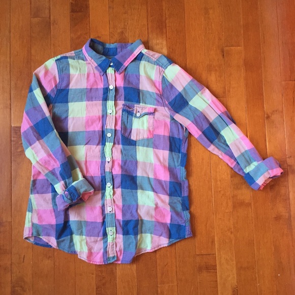 Hollister Plaid Button-Down Collared Shirt🤗💕