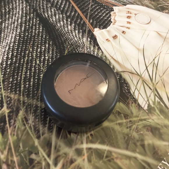 MAC eyeshadow era satin