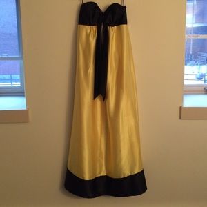 Strapless Women's Dress & Underwire Built in Bra