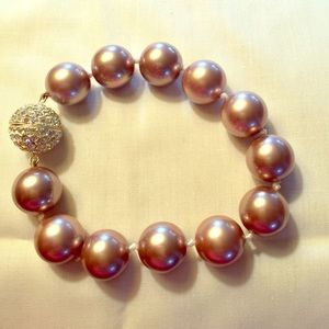 Beautiful pearl bracelet (costume)