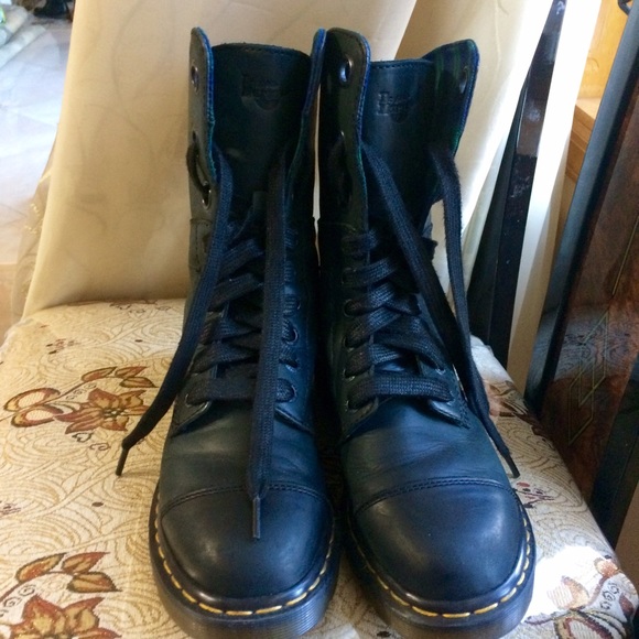 DR MARTEN BOOTS
