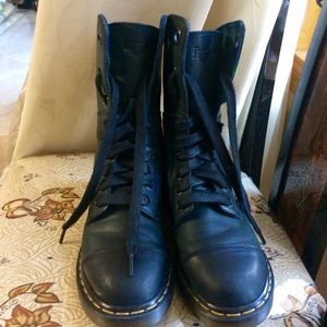 DR MARTEN BOOTS