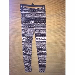 📦sold📦Black and White Aztec Print Leggings