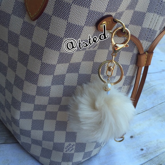 Pom Pom Faux Fur Keychain - Picture 2 of 4