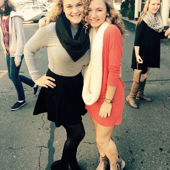 Meet your Posher, Madison - Picture 3 of 4