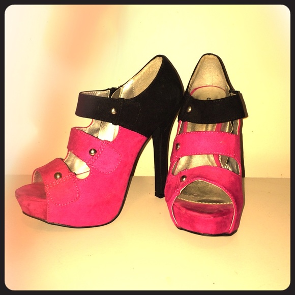 Pink and black strappy platforms!