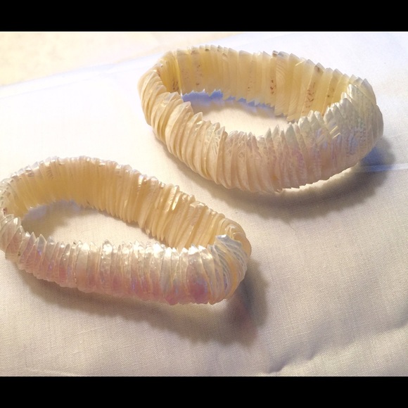 Mother of pearl shell bracelet set