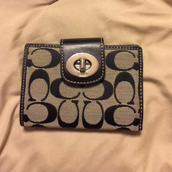Signature Coach Wallet