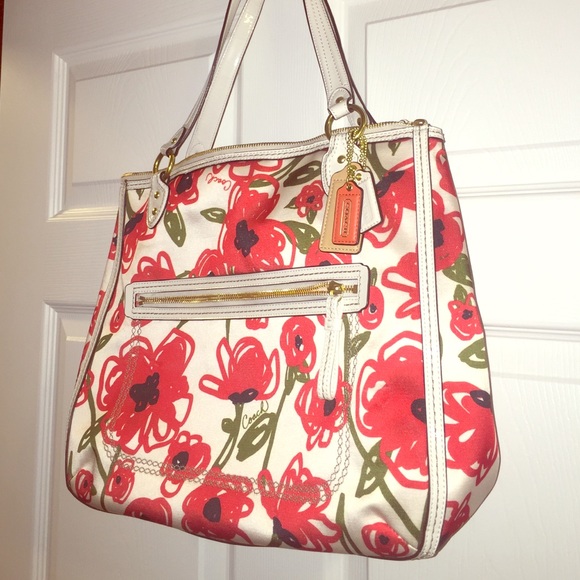 COACH Poppy tote 🌹