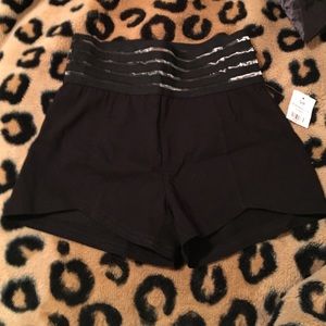 Elastic high waisted shorts