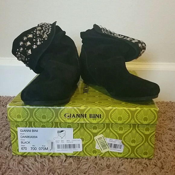 Danika Gianni Bini Booties