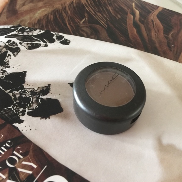 MAC eyeshadow cork satin