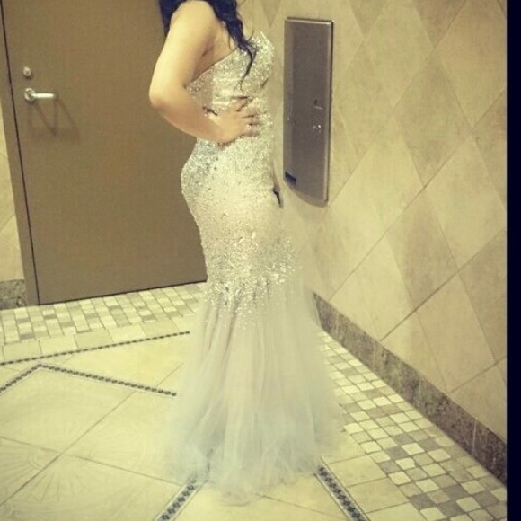 Prom dress - Picture 1 of 2