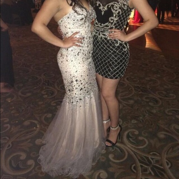 Prom dress - Picture 2 of 2