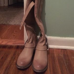 Size 7 tan boots from JustFab.