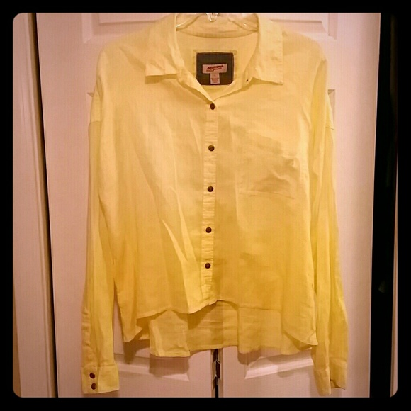 Yellow, button-up shirt with collar and pocket - Picture 1 of 4