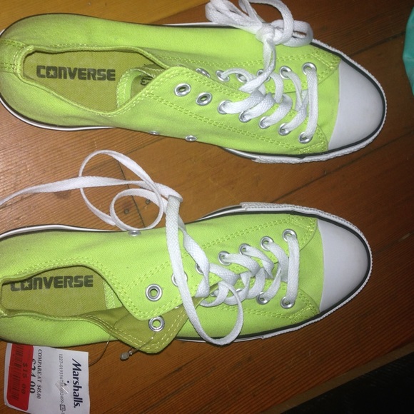 BRAND NEW converse