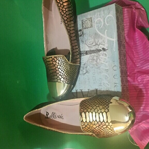 Beautiful gold flats