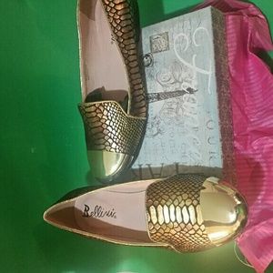 Beautiful gold flats